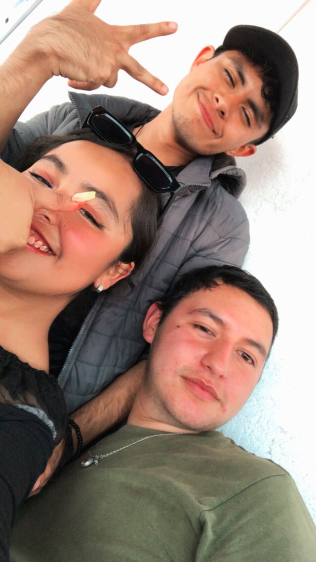 Un abrazo de amigos